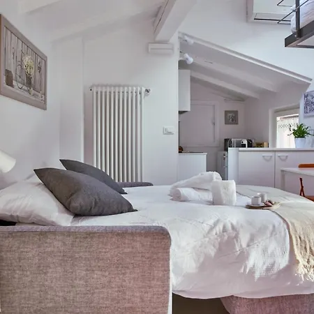 Essential By Tss' - Downtown, Wifi, Quiet Trento