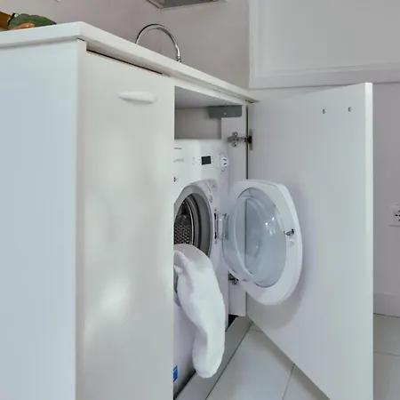 Essential By Tss' - Downtown, Wifi, Quiet Apartment